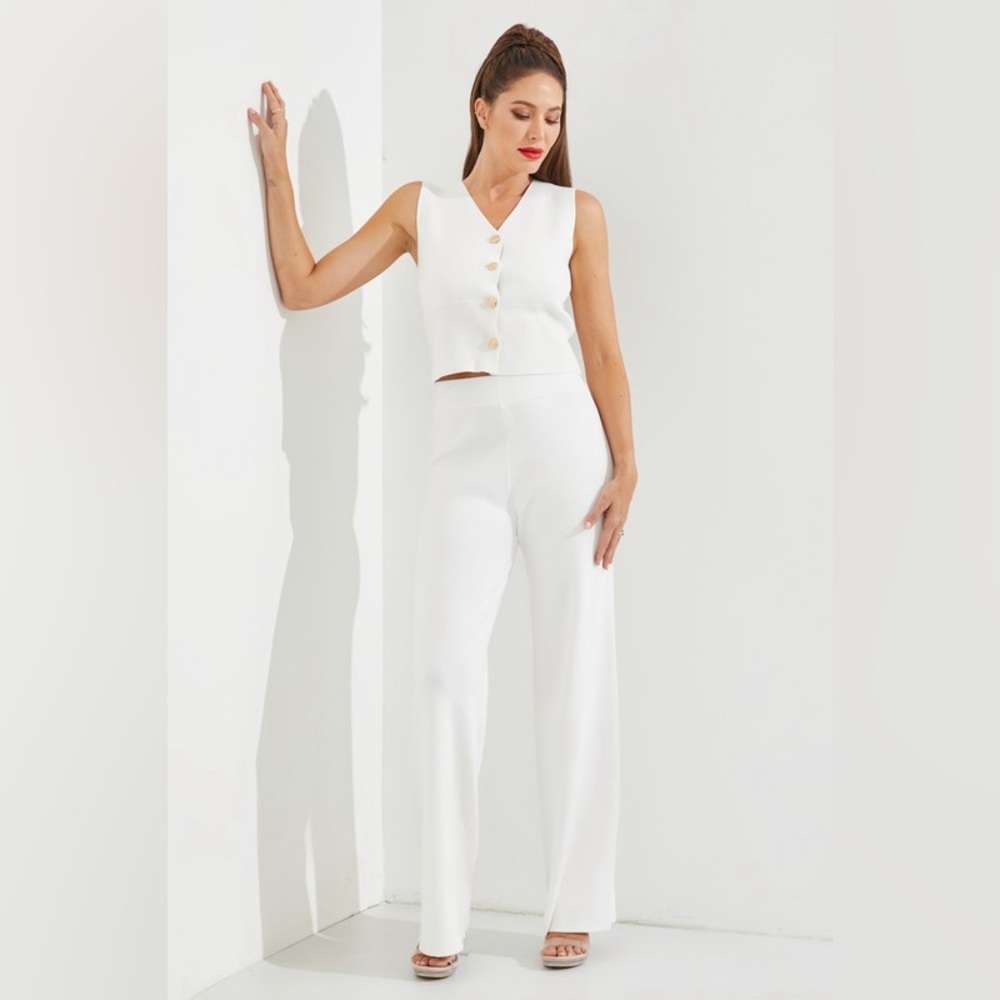 45. Sleveless Knit Top and Pant Set in White